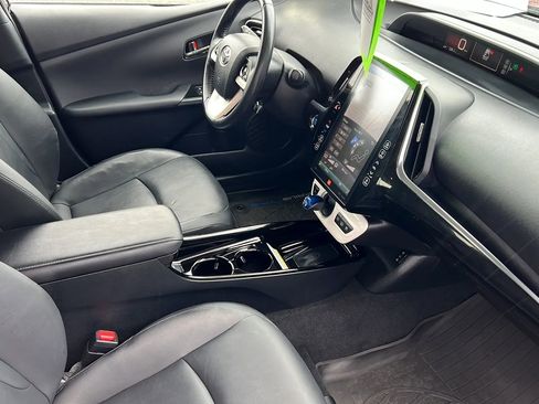 Used 2017 Toyota Prius Prime Advanced w/ Preferred Accessory Package image 5