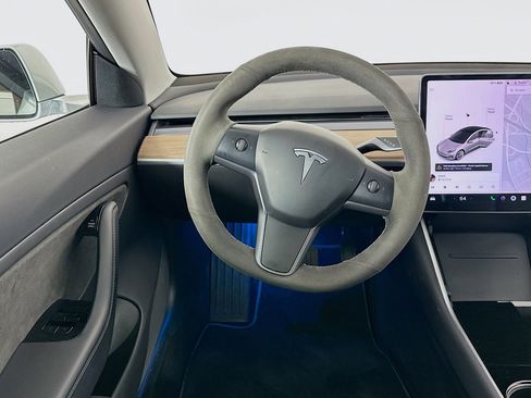 Used 2018 Tesla Model 3 Long Range image 16