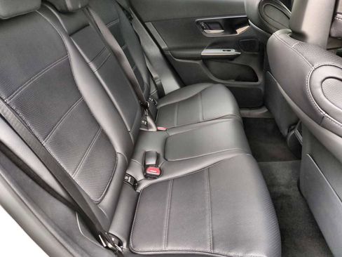 Used 2025 Mercedes-Benz GLC 300 4MATIC image 21