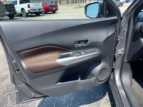 Used 2019 Nissan Kicks SR w/ Exterior Electronics Package FWD image 11
