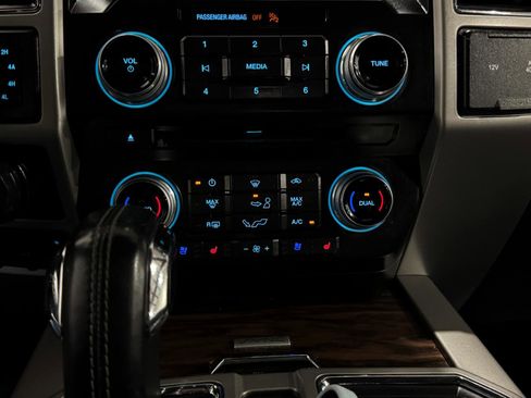 Used 2018 Ford F150 Lariat w/ Equipment Group 502A Luxury AWD/4WD image 33