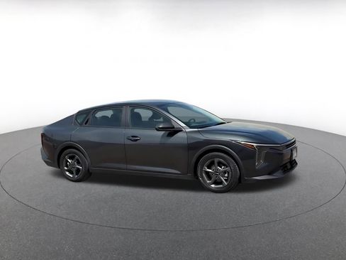 Used 2025 Kia K4 LXS image 2