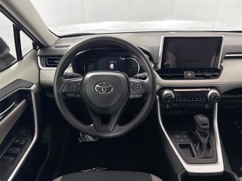 Certified 2025 Toyota RAV4 XLE FWD image 31