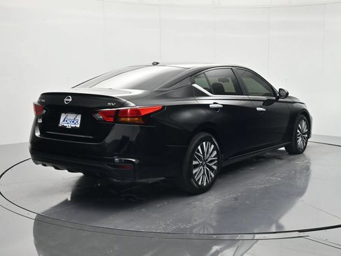 Used 2023 Nissan Altima 2.5 SV FWD image 5