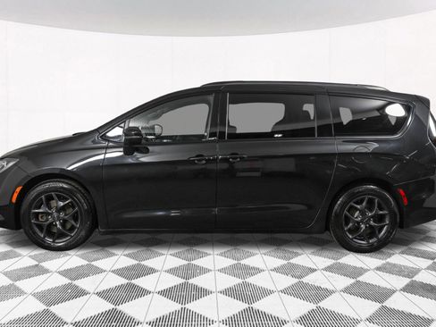 Used 2018 Chrysler Pacifica Limited w/ S Appearance Package image 24