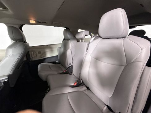 Certified 2024 Toyota Sienna XLE FWD image 30
