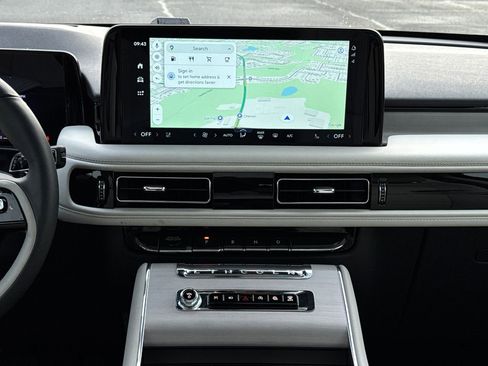 Used 2025 Lincoln Aviator Reserve w/ Luxury Package image 18