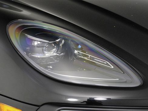 Used 2025 Porsche Macan image 28