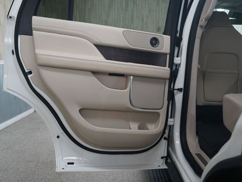 Used 2020 Lincoln Navigator Reserve w/ Cargo Convenience Package RWD image 38