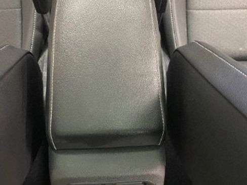 Used 2021 Volkswagen Tiguan SE w/ Panoramic Sunroof Package image 22