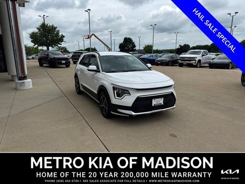 Used 2025 Kia Niro EX FWD image 7