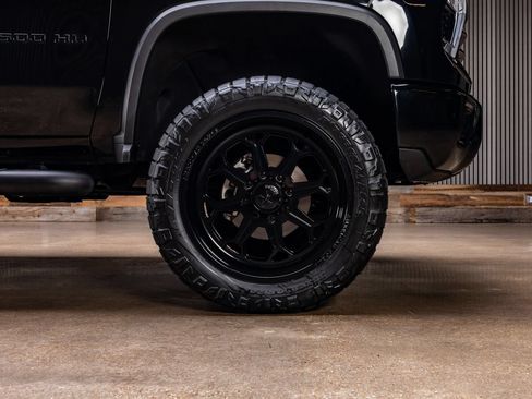 Used 2024 Chevrolet Silverado 2500 LTZ w/ LTZ Plus Package AWD/4WD image 12