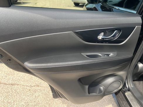 Used 2020 Nissan Rogue SL w/ Premium Package AWD/4WD image 11