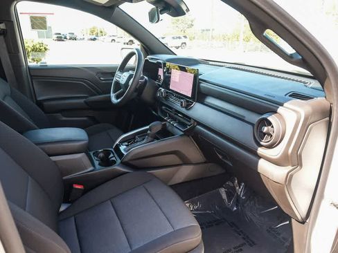 Used 2025 Chevrolet Colorado W/T image 13