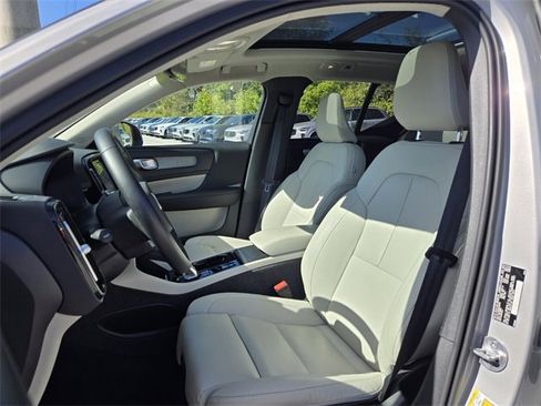 Certified 2024 Volvo XC40 B5 Plus w/ Protection Package Premier image 10