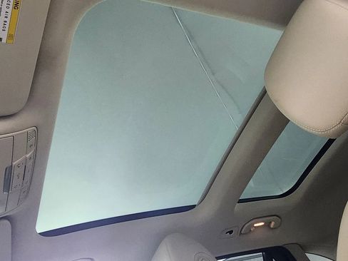 Used 2019 Mercedes-Benz GLC 350e 4MATIC image 28