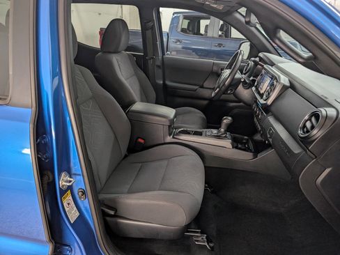 Used 2017 Toyota Tacoma TRD Sport AWD/4WD image 20