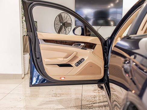 Used 2016 Porsche Panamera 4 image 32
