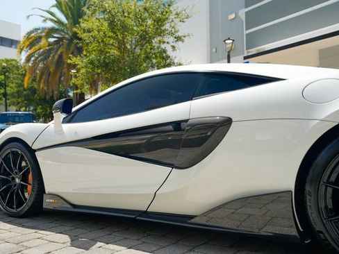 Used 2019 McLaren 600LT RWD image 18