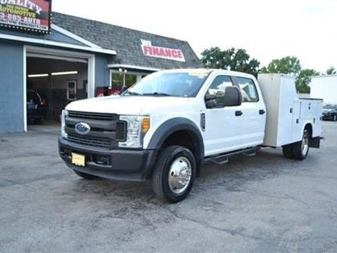 Used 2017 Ford F550 2WD Crew Cab Super Duty image 2