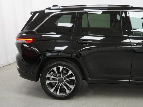Certified 2023 Jeep Grand Cherokee Overland image 11