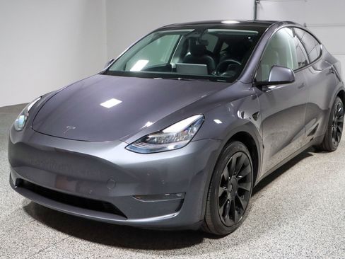 Used 2021 Tesla Model Y Long Range image 26