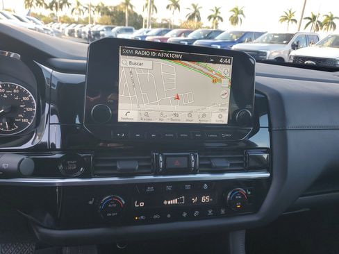 Used 2025 Nissan Pathfinder SL image 10