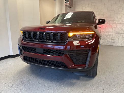 New 2026 Jeep Grand Cherokee L 4WD image 11
