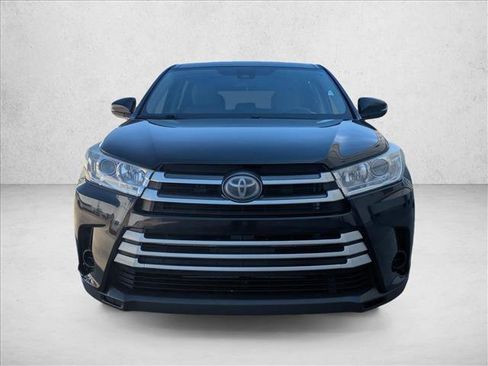 Used 2019 Toyota Highlander LE image 2