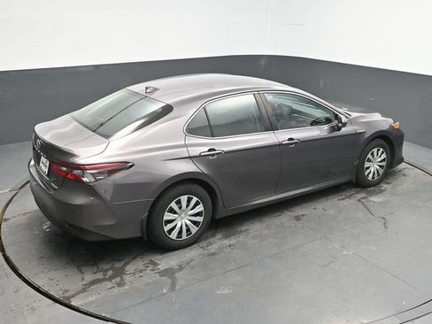 Used 2021 Toyota Camry LE image 28