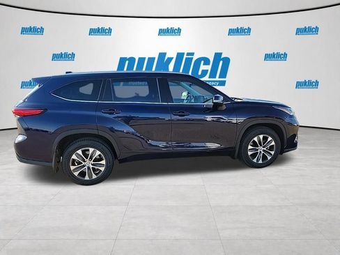 Used 2021 Toyota Highlander XLE AWD/4WD image 6