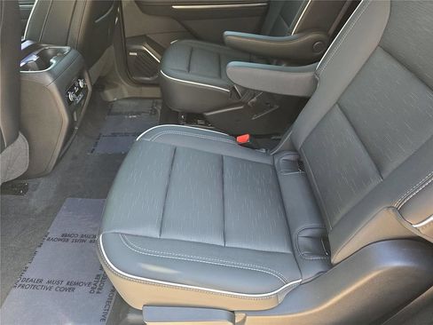 Used 2025 Buick Enclave Sport Touring w/ Power Package FWD image 19