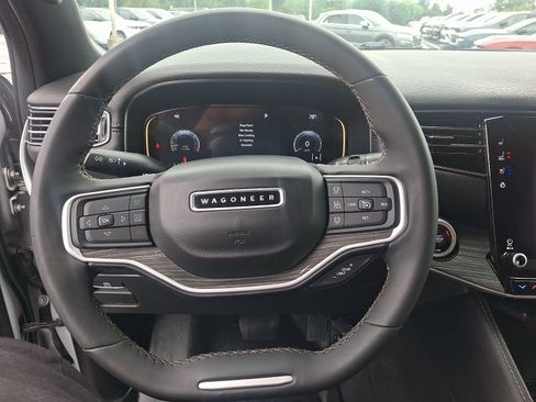 Used 2022 Jeep Wagoneer Series II AWD/4WD image 19