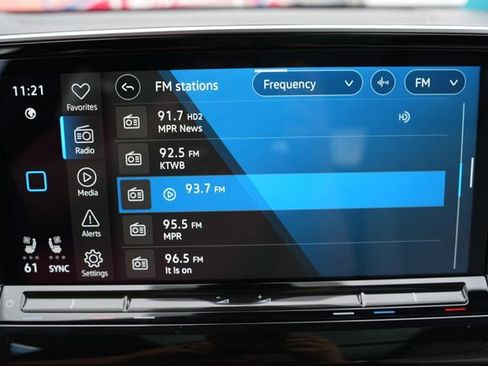 Used 2025 Volkswagen Atlas Cross Sport SEL Premium R-Line AWD/4WD image 26