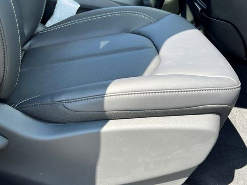 New 2026 Chrysler Pacifica Select image 11