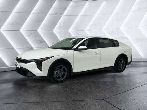 Used 2025 Kia K4 LXS image 3