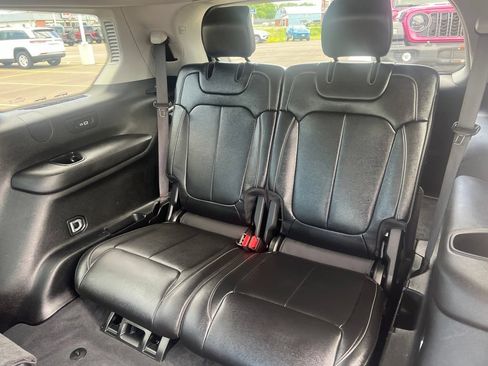 Used 2023 Jeep Grand Cherokee L Limited AWD/4WD image 16