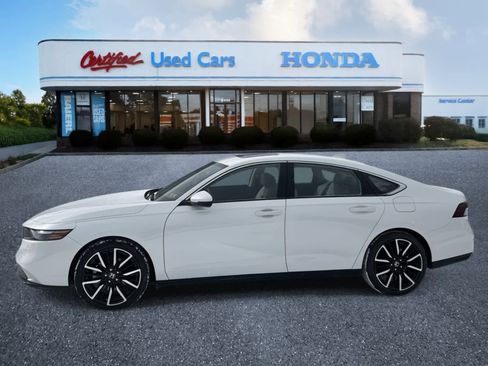 Used 2025 Honda Accord Touring image 2