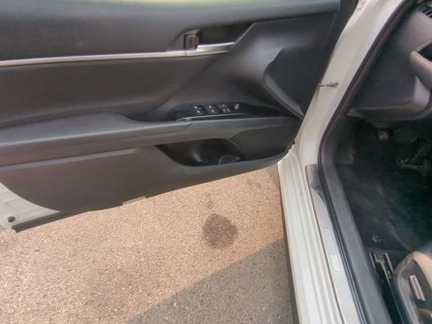 Used 2018 Toyota Camry SE w/ Accessory Appearance Package FWD image 8