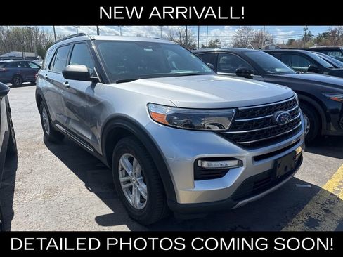 Used 2022 Ford Explorer XLT w/ Equipment Group 202A image 2
