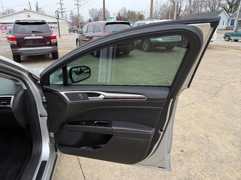 Used 2014 Ford Fusion SE w/ Equipment Group 202A image 15