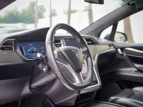 Used 2018 Tesla Model X 100D AWD/4WD image 8