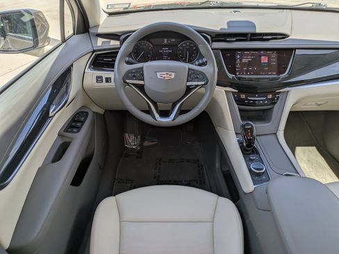 Used 2022 Cadillac XT6 Premium Luxury image 12
