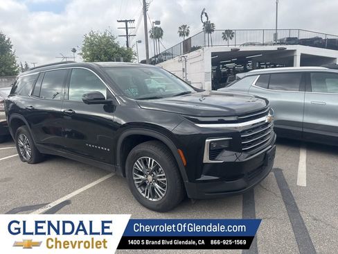 Used 2024 Chevrolet Traverse LT image 4