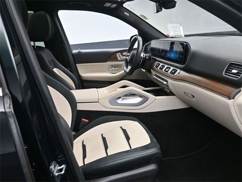 Used 2024 Mercedes-Benz GLS 63 AMG 4MATIC image 31