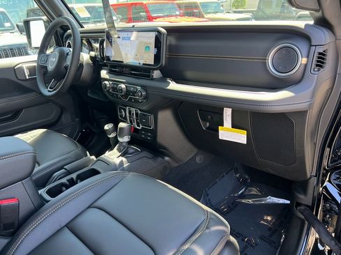 New 2025 Jeep Gladiator Sport image 10