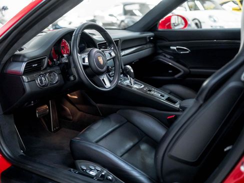 Used 2019 Porsche 911 Turbo S image 2