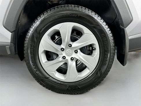 Certified 2023 Toyota RAV4 LE image 27