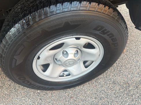 Used 2018 Toyota Tacoma SR image 48