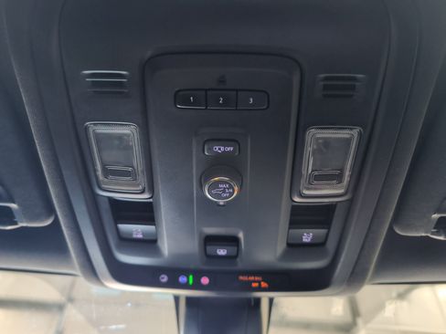 Used 2021 GMC Yukon SLT w/ Rear Media and Nav Package AWD/4WD image 13